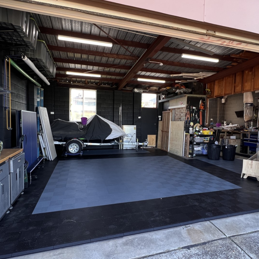 Swisstrax Smoothtrax Jet Black Garage Floor Tile
