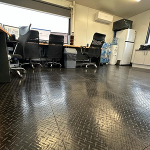 Diamondtrax Jet Black
