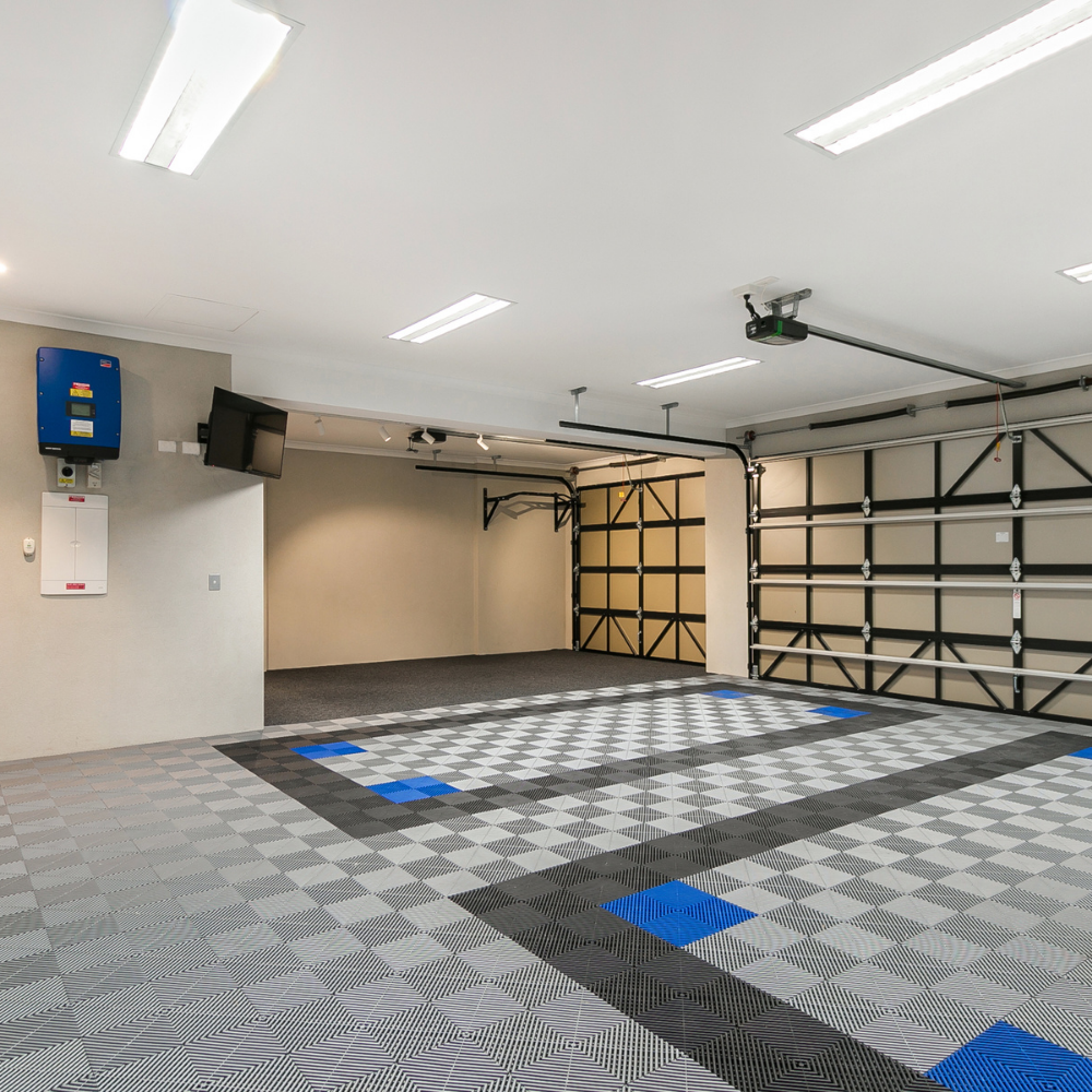 
            
                Load image into Gallery viewer, Swisstrax Ribtrax Royal Blue Garage Floor Tile
            
        